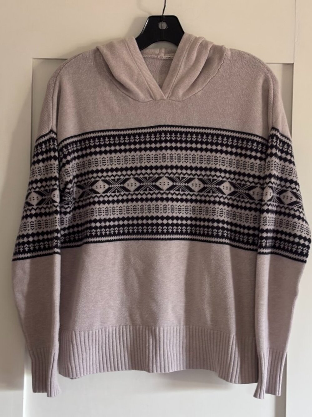 Gap Women's MEDIUM tan black hoodie featuring a Fair Isle Aztec/geometric design